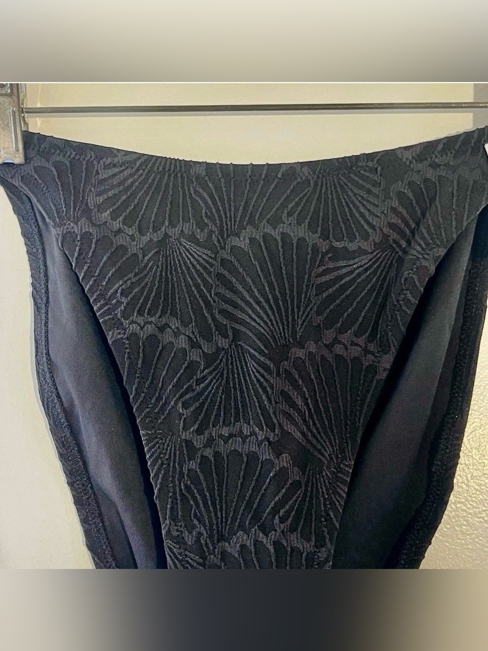 Victoria's Secret Swim
Shell Cheeky Black String
Bikini Bottom